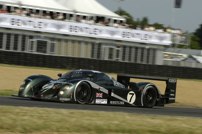 La Bentley Speed 8 en piste ce week-end à Goodwood