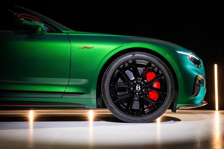 Bentley Stuttgart présente la collection régionale Forêt-Noire