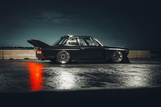 Une BMW 3.0 CSL IMSA au look de Batmobile