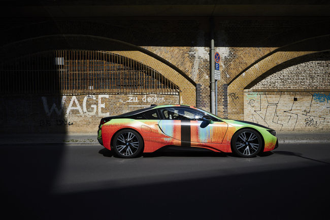 L'artiste Thomas Scheibitz décore la BMW i8