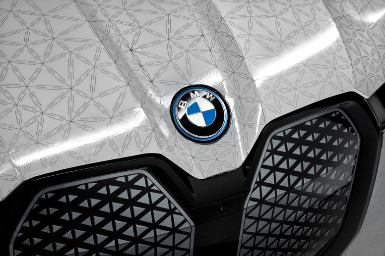 CES 2022 : BMW présente un véhicule qui change de couleur tout seul