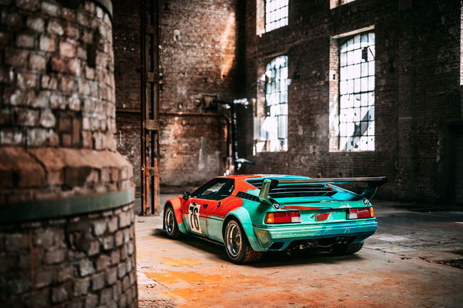 La BMW M1 Art Car d'Andy Warhol exposée à New Delhi