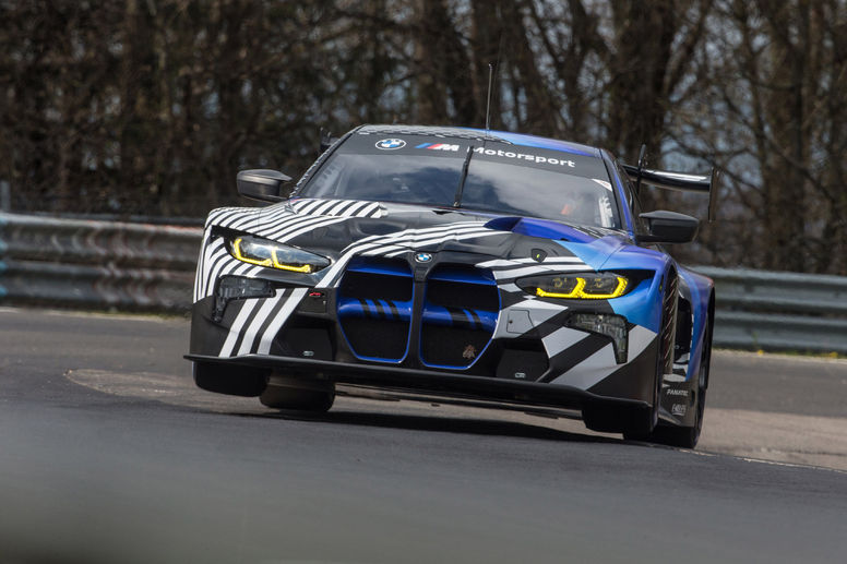 La BMW M4 GT3 en piste sur la Nürburgring Nordschleife