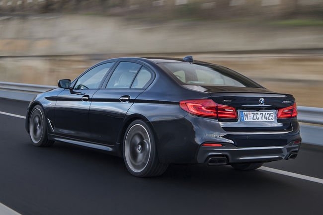 Une BMW M550i xDrive en approche