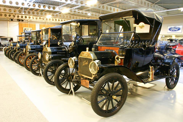Bonhams : collection Ford du Den Hartogh Museum