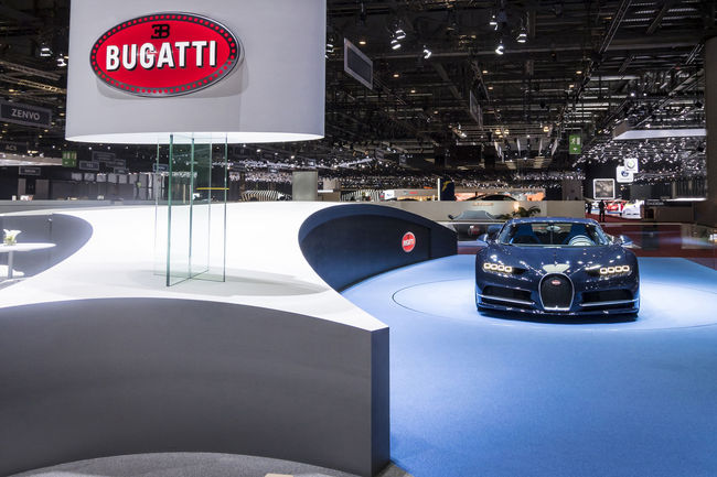 Genève : le design du stand Bugatti primé