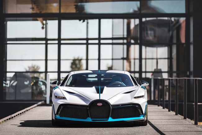Bugatti livre les premières Divo