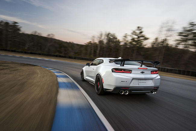 La Chevrolet Camaro ZL1 1LE entre sur le Ring