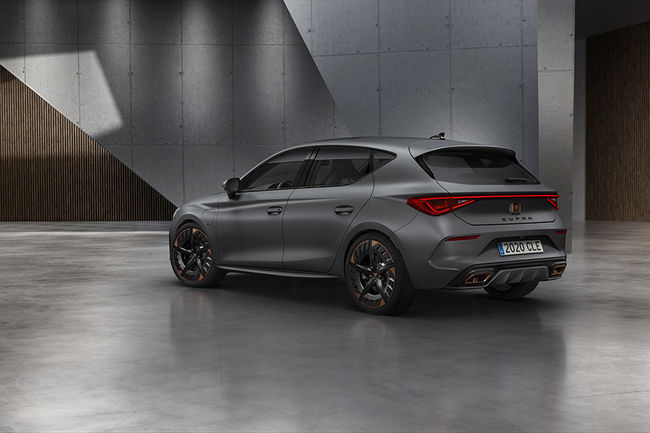 Cupra présente la nouvelle Leon dans son nouveau QG