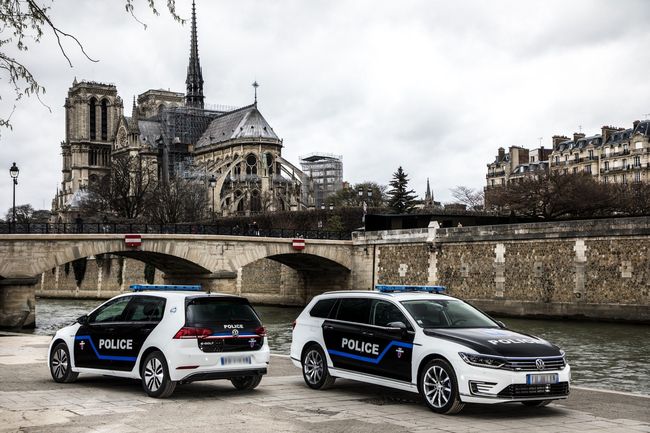 voiture télécommandée de police