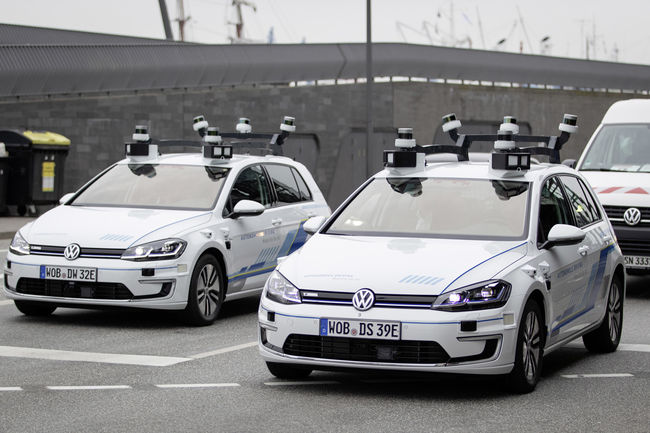 Des VW Golf autonomes investissent Hambourg