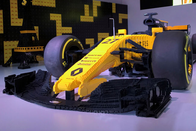 Rétromobile : la Renault F1 R.S.17 en LEGO aux enchères