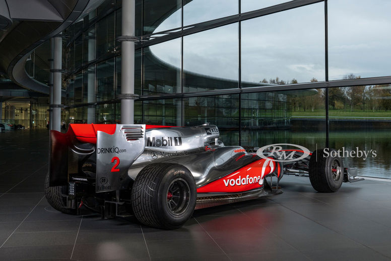 Enchères : la McLaren MP4-25A de Lewis Hamilton adjugée 4 836 000 de Livres