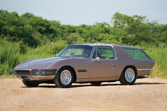 RM Sotheby's : Ferrari 330 2+2 Shooting Brake par Vignale