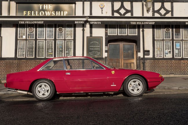 Une Ferrari 365 GT ex-Henry Cooper aux enchères