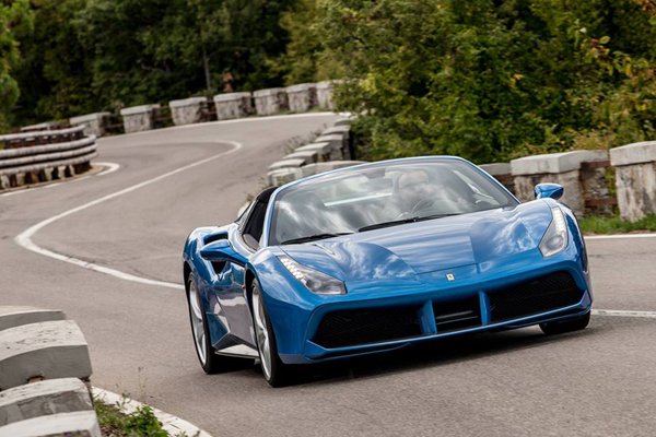 Configurez votre Ferrari 488 Spider