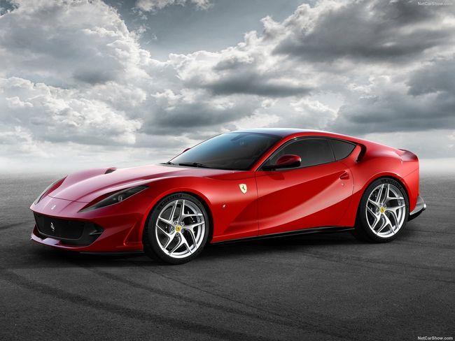 RM Sotheby's : Ferrari 812 Superfast à l'échelle 1:2