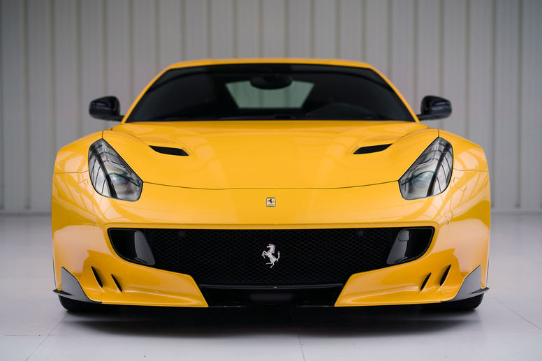 RM Sotheby's : une Ferrari F12tdf au parcours étonnant à Paris