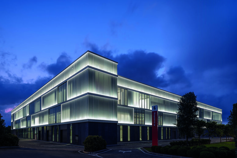 Ferrari présente son nouveau bâtiment de production