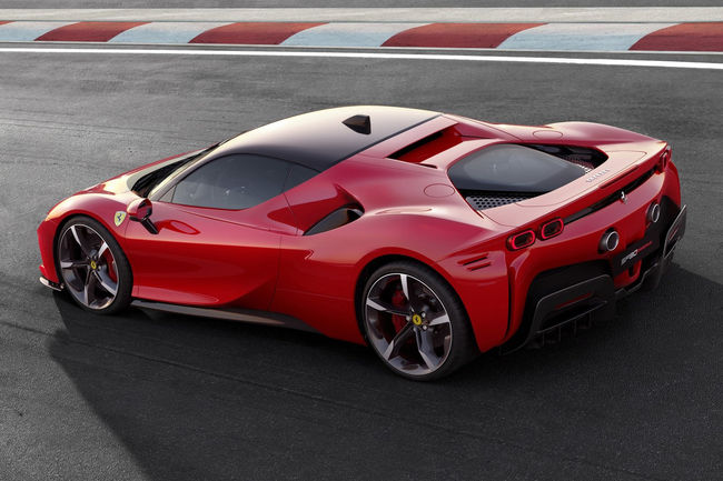 Pas de Ferrari 100% électrique avant 2025