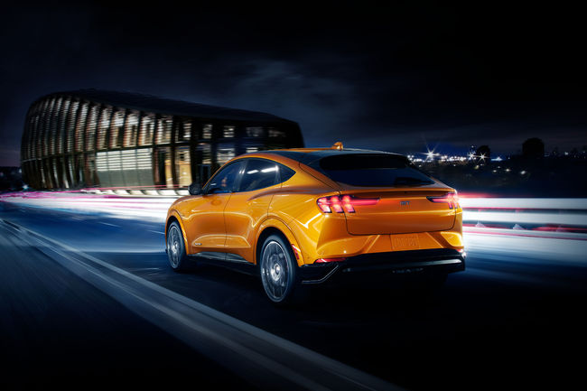 Nouvelle livrée Cyber Orange pour le SUV Ford Mustang Mach-E GT