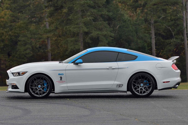 Mecum Auctions : Ford Mustang GT Petty's Garage