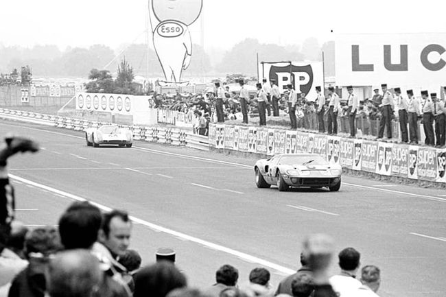 Ickx, Oliver et leur Ford GT40 réunis à Goodwood