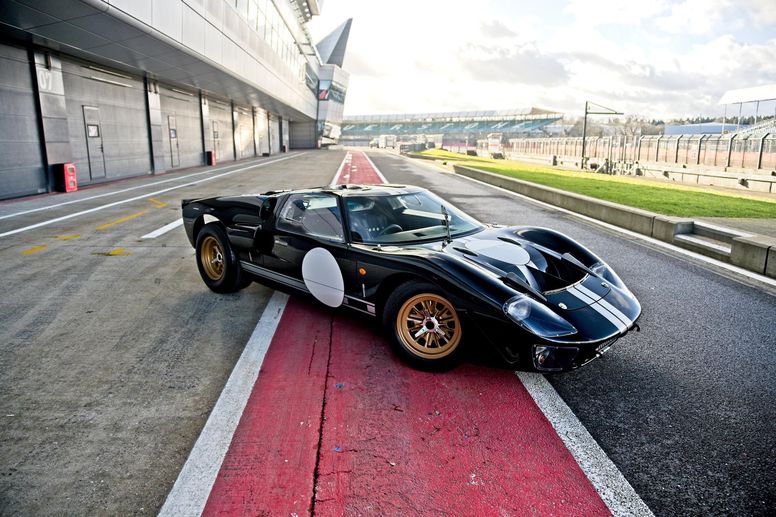 Une cavalerie électrique de 811 ch pour la GT40 by Everrati