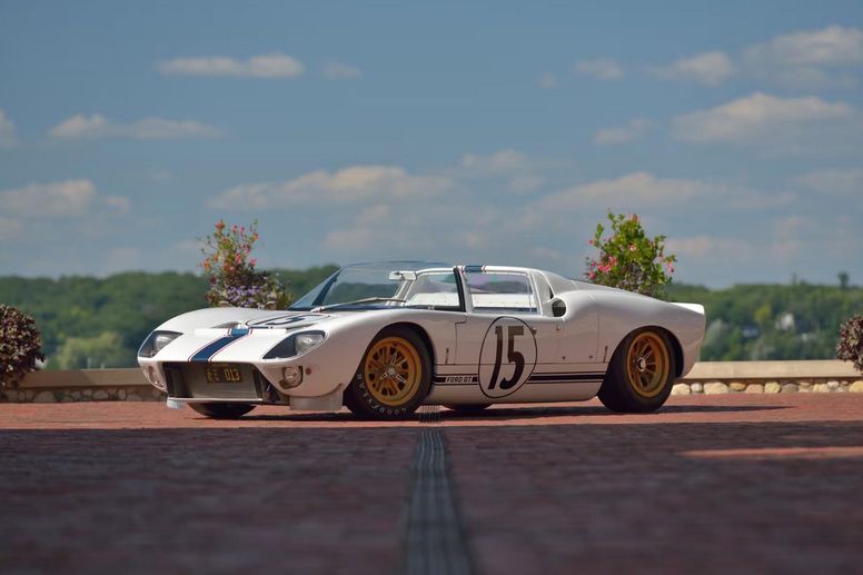 Un rare prototype Ford GT40 Roadster de 1965 proposé aux enchères