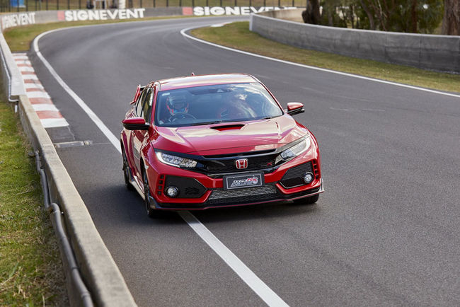 Jenson Button signe un nouveau record avec la Honda Civic Type R