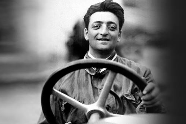 Hugh Jackman bientôt dans la peau d'Enzo Ferrari ?