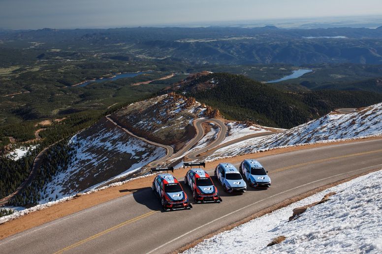 Deux Ioniq 5 N TA Spec de 687 ch au départ de Pikes Peak
