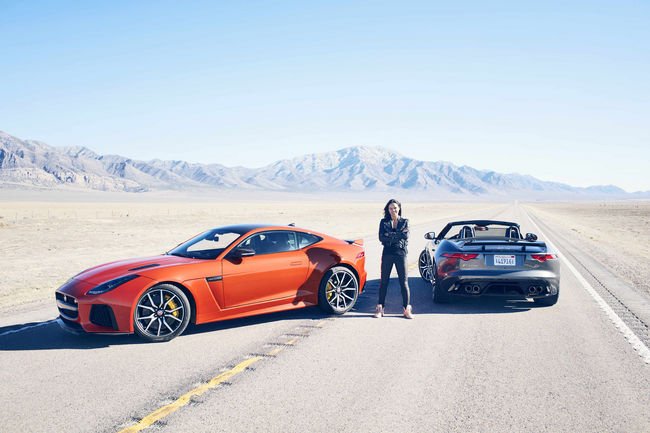 Michelle Rodriguez teste la Jaguar F-Type SVR