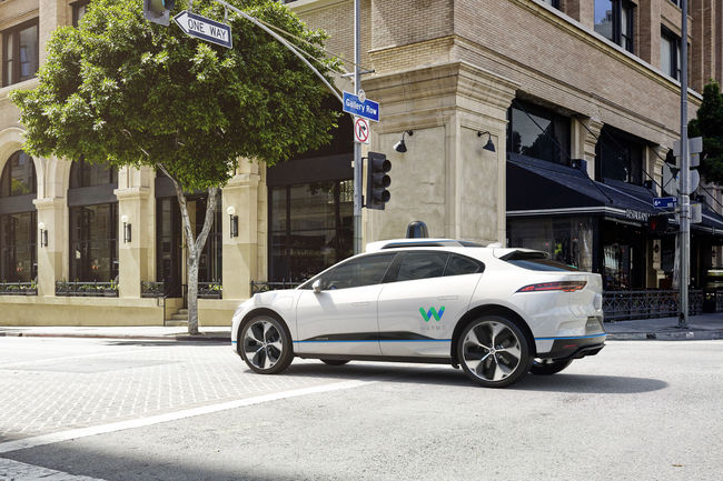 Voitures autonomes : Jaguar fournira des modèles I-Pace à Waymo