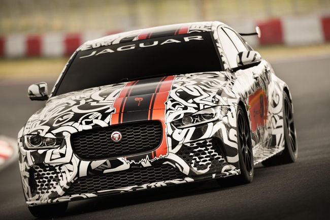 La Jaguar XE SV Project 8 en approche