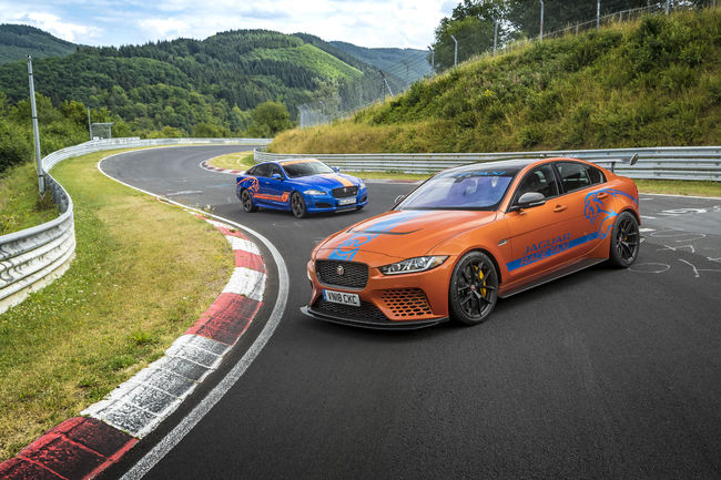 La Jaguar XE Project 8 fait le taxi sur le Nürburgring