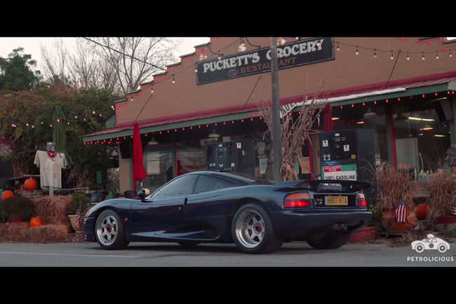 Découvrez la Jaguar XJR-15 avec Petrolicious