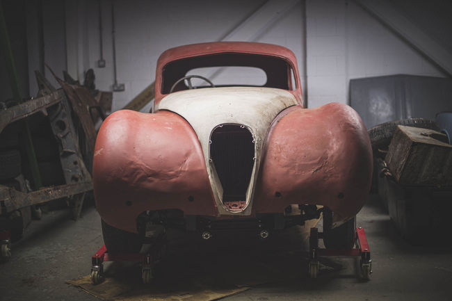 Une rare Jaguar XK120 barn-find aux enchères