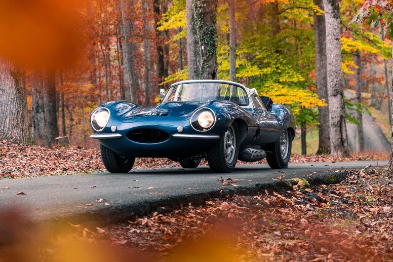 Une authentique Jaguar XKSS proposée à la vente par RM Sotheby's à Monterey