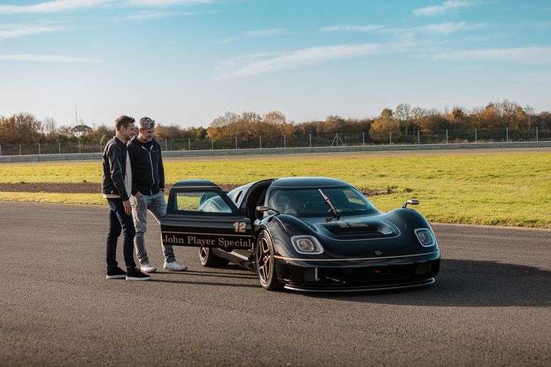 Jenson Button en piste avec la Radford Lotus Type 62-2 JPS