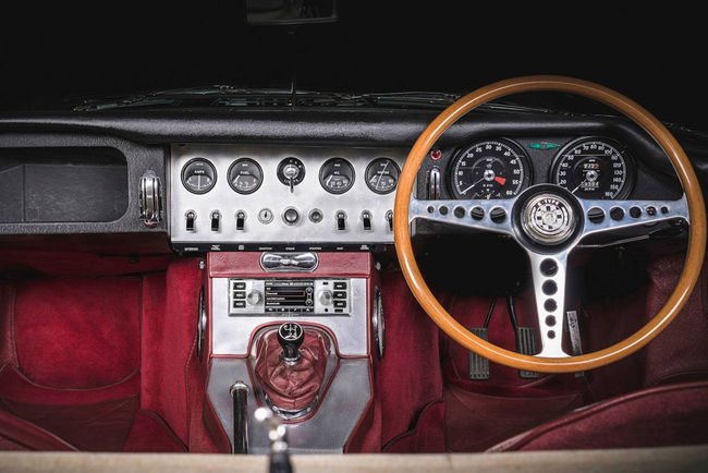 Nouveau système infotainment classique chez JLR