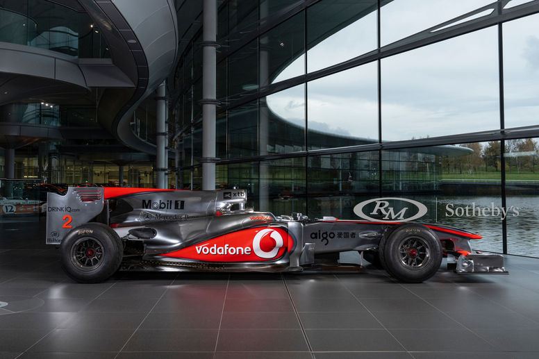 La McLaren Mercedes MP4-25A de Lewis Hamilton vendue aux enchères