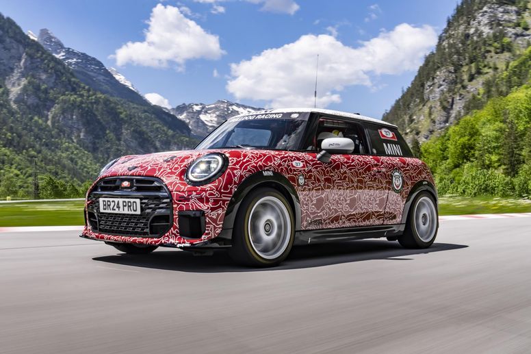 La nouvelle MINI John Cooper Works en piste au Nürburgring