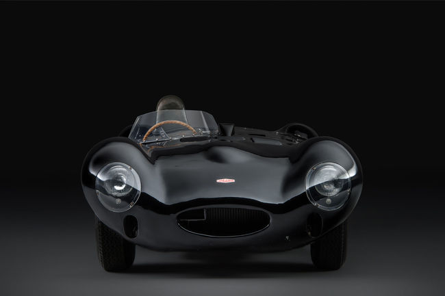 La première Jaguar Type D de l'histoire à Hampton Court