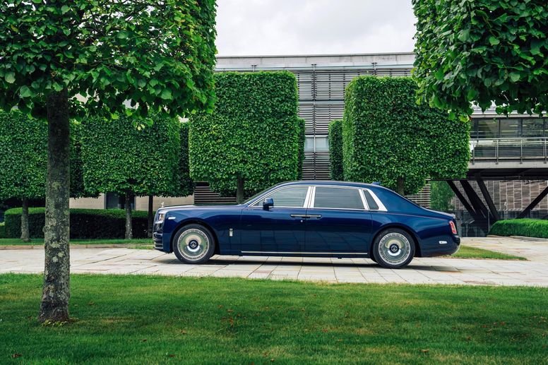 La Rolls-Royce Spectre en piste à Goodwood