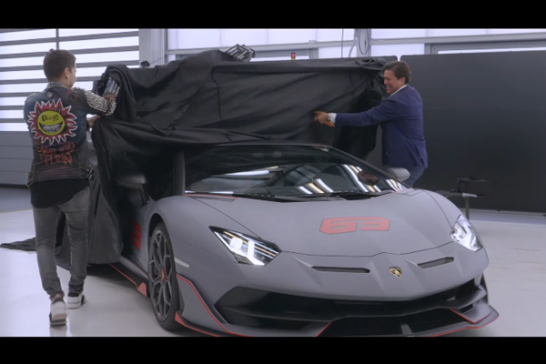 Jorge Lorenzo a pris possession de son Aventador SVJ 63 Roadster