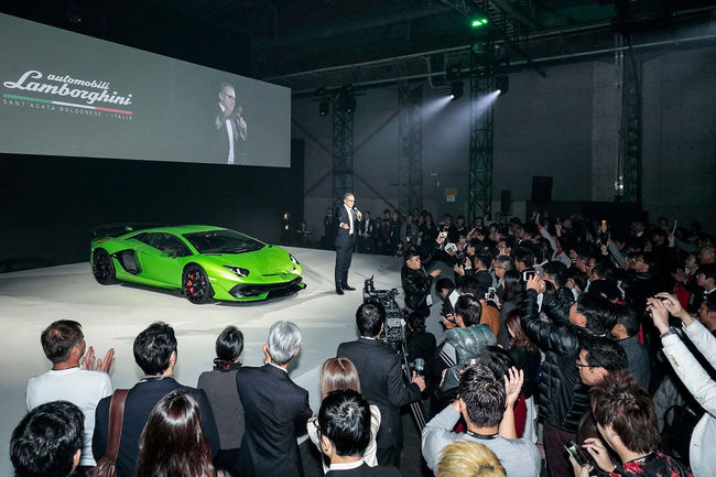 Les fans de Lamborghini envahissent Yokohama