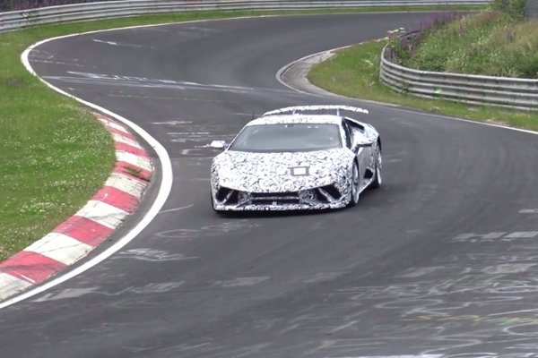 La future Lamborghini Huracan Superleggera en action