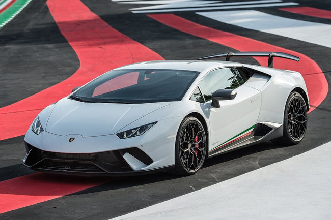 La Lamborghini Huracan Performante Spyder en approche