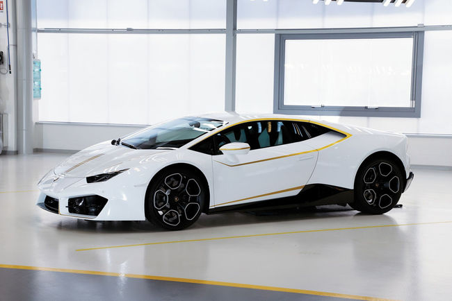 La Lamborghini du Pape vendue 809 375 euros